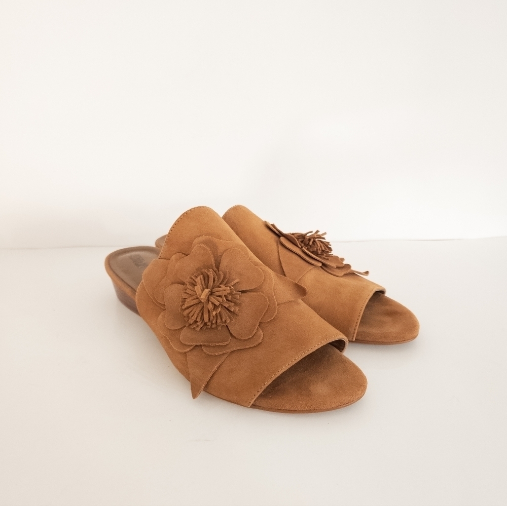 Nine West Lucienne Suede Slide size 6.5 rosette - Picture 7 of 7
